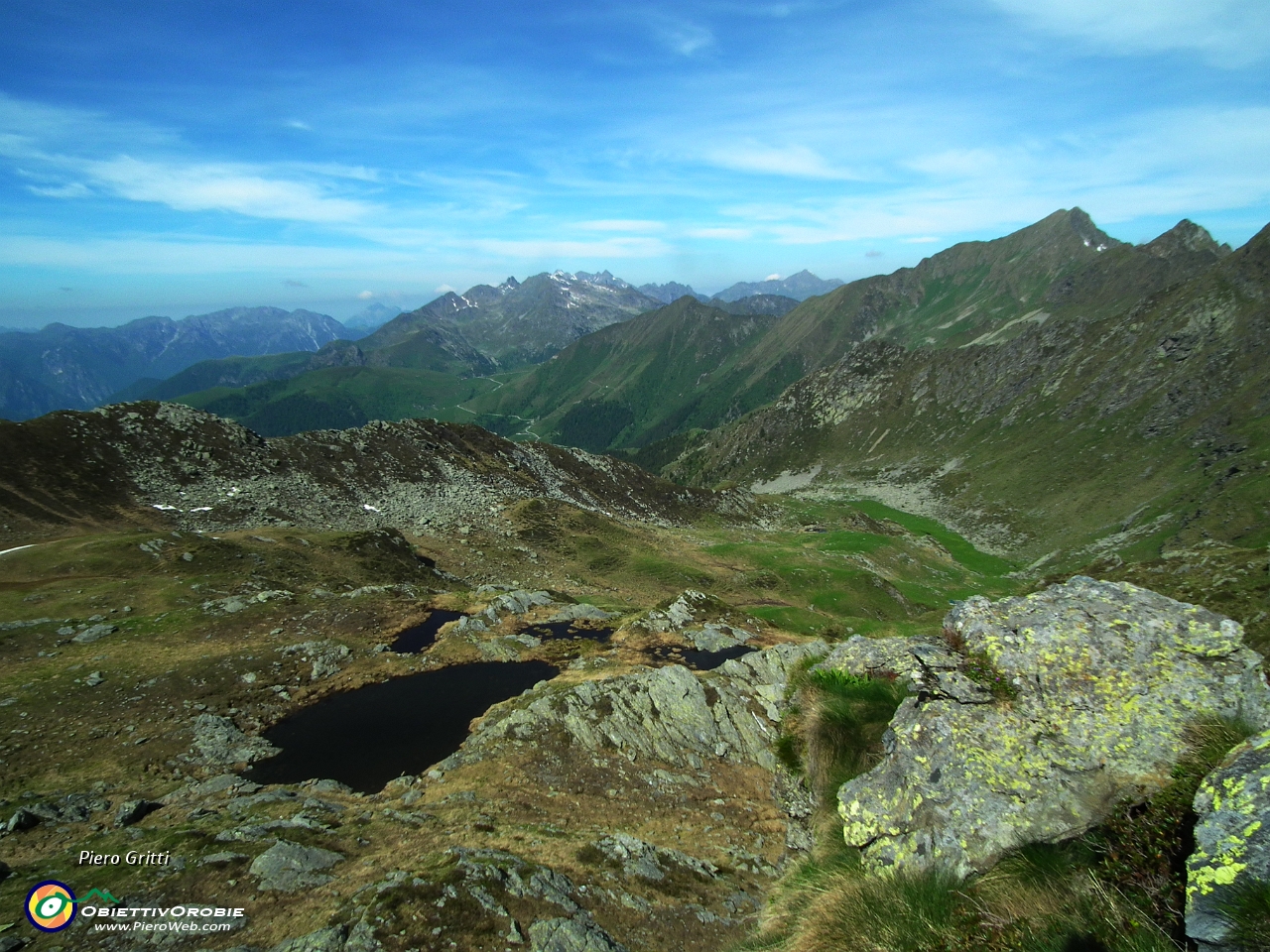 42 vista sul laghetto e verso il Fioraro.JPG